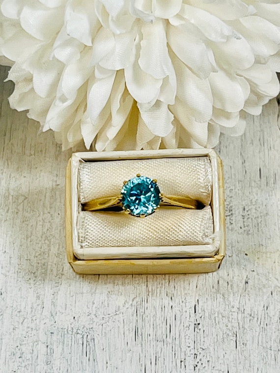 Vintage 18K Gold 2ct Blue Zircon Solitaire Ring Si
