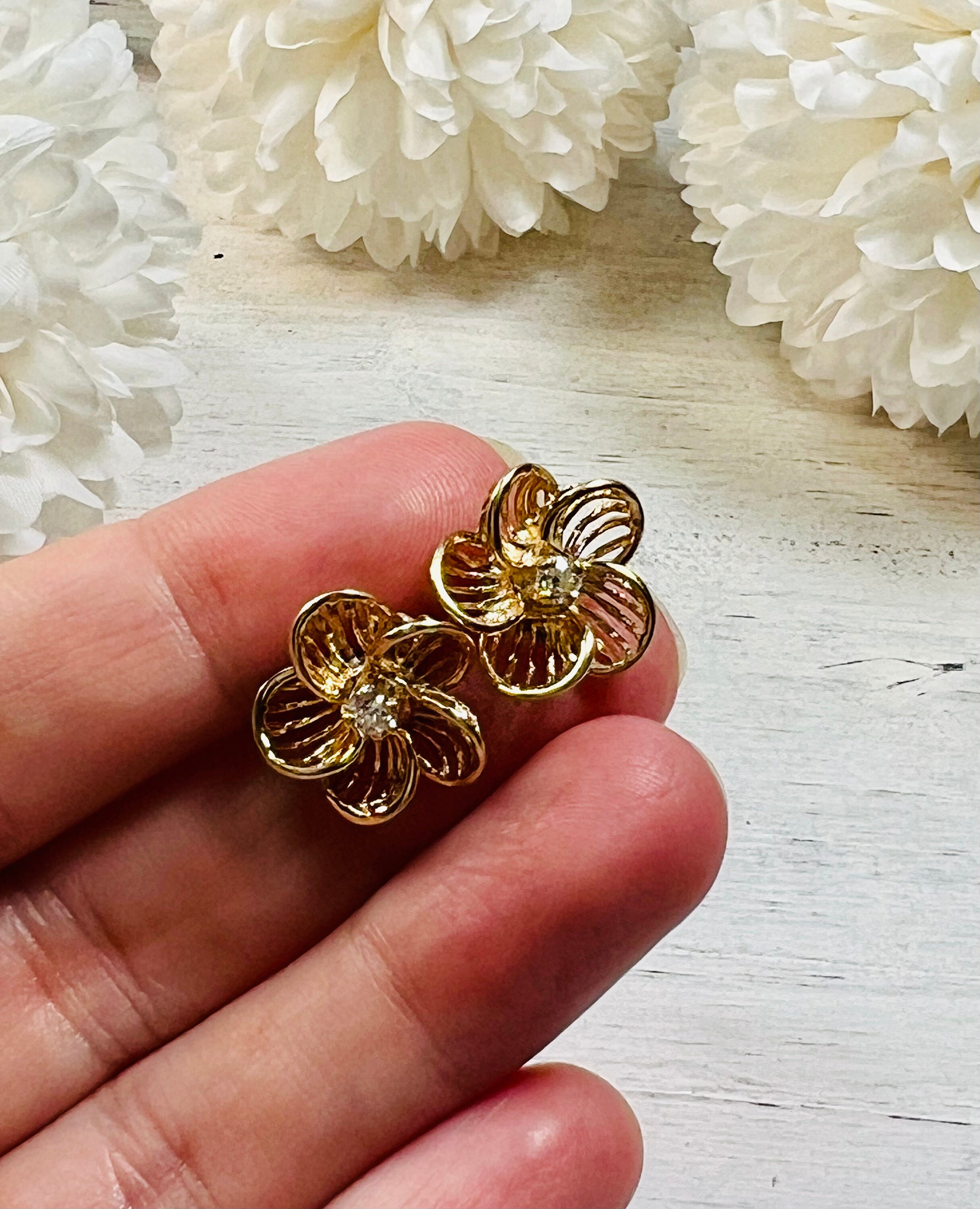 【VINTAGE HOLLYWOOD】14K Mini Flower Earrings_VH2533EA501M Vintage Diamond 14K Flower Stud Earrings - Etsy