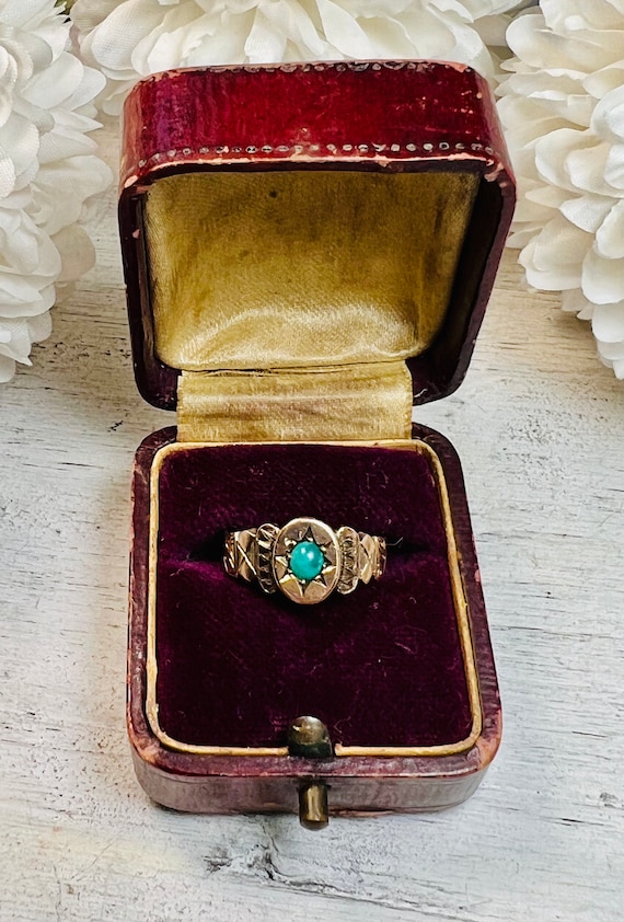 Antique Victorian Turquoise Cabochon 18K Gold Ring