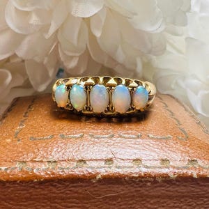 Antik Birmingham Opal 18K Guld Femstens Brittisk Ring från 1923 Storlek 7