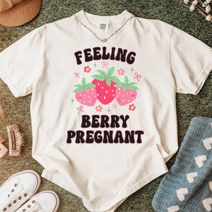 Koszulka ciążowa, Berry Pregnant Summer T-Shirt, Comfort Colors, Koszulka z ogłoszeniem ciąży, Koszulka z informacją o ciąży, Prezent dla nowej mamy