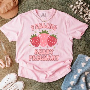 Koszulka ciążowa, Berry Pregnant Summer, Comfort Colors, Koszulka z ogłoszeniem ciąży, Koszulka z informacją o ciąży, Prezent dla nowej mamy