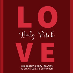 Pode incluir: Gráfico vermelho e branco com a palavra "LOVE" em letras grandes e em negrito. O texto "Body Patch" aparece abaixo das letras. O texto "IMPRINTED FREQUENCIES TO OPTIMIZE LOVE AND CONNECTION" aparece abaixo da palavra "Patch". O texto "1. CONNECT 2. RELATIONSHIP HARMONY 3. LOVE" aparece no canto inferior esquerdo. O texto "BIO2BALANCE" aparece no canto inferior direito.