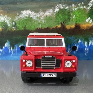 Land Rover Series II Bburago 1:25 Diecast modellbil, licensierad leksaksbil med specialdesignad namnskylt, presentförpackning för pojkar, barn, pappa