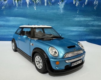 Voiture 1/18 mini Cooper gold collection boîte d'origine - Collection
