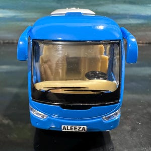 Ônibus de brinquedo fundido com nome personalizado - Presente personalizado para menino, menina, pai, mãe - Presente de aniversário e Natal - Capas de presente - 4 cores para escolher