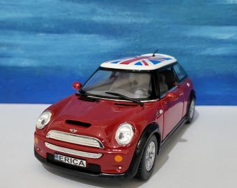 Custom Name Plate Mini Cooper S Model Car: England Flag Die-Cast (1/28 Scale)