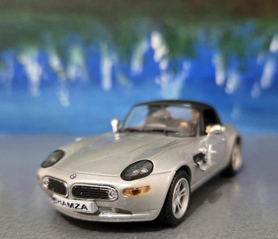 James Bond BMW Z8 Diecast Model 1:12 007