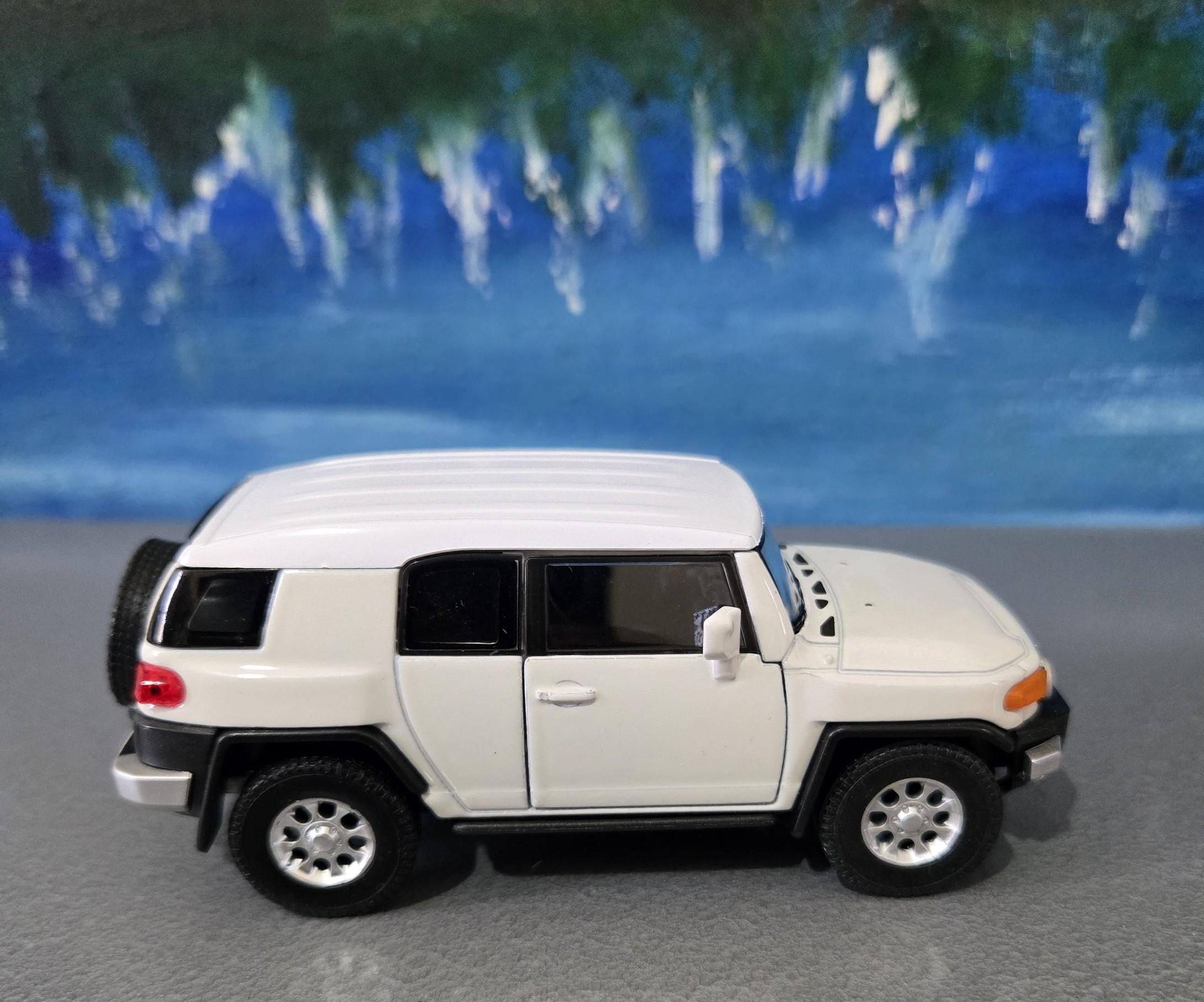 Toyota FJ Cruiser Diecast Model Car 1:34 Scale - Collectible Toy