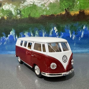 Personalised Name Camper Van Bus Toy Car – 1:32 Scale Model – Birthday or Christmas Gift for Boy, Girl, Dad, Mom, Uncle, Grandad Gift Sleeve