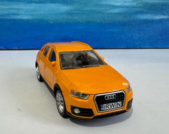 Audi Q3 2018 jouet en métal moulé sous pression modèle de voiture nom personnel fête des mamans oncle tante grand-père frère soeur fête des mères journée spéciale dans un coffret cadeau