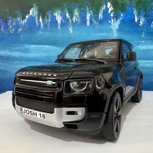 Land Rover Defender 110 1:24 Scale by Welly, Personalized Plates, 2-Door Licensed Model, Gift for Boy Girl Dad Mom Grandad Birthday Boxed