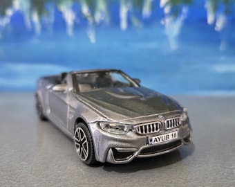 Szary BMW M4 Cabriolet w skali 1:43, licencjonowany samochód zabawkowy Bburago Model chłopiec dziewczyna tata mama wujek dziadek brat Wielkanoc prezent urodzinowy prezent w pudełku