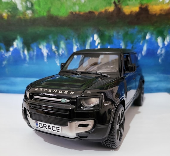 thumbnail image 2 of Bburago 2022 Land Rover Defender 110 Grafitowy 1:24 21101 - Bburago | Sklep 2 of 14