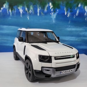 Land Rover Defender 110 1:24 Scale by Welly, Personalized Plates, 2-Door Licensed Model, Gift for Boy Girl Dad Mom Grandad Birthday Boxed