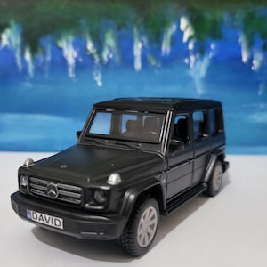 パーソナライズされたネームプレート メルセデス Gクラス ダイキャストモデル 11.5 cm | 公式ライセンスSUV | お父さん、お子様、コレクターへの高級車ギフト | 箱入り