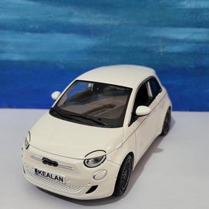 Personalised Plate White FIAT 500e 1:24Scale Toy Car - Model-Gift for Boy, Girl, Dad, Mom, Uncle, Grandad - Birthday, Christmas Present