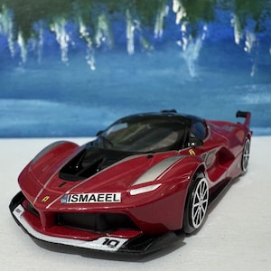 Ferrari FXX K 1:43 Diecast – Licencia de Bburago, Placa personalizada, Regalo personalizado para amantes y coleccionistas de coches, En caja