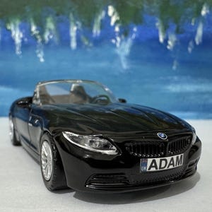 パーソナライズされたプレート ライセンスブラック BMW Z4 M40i おもちゃの車モデル 男の子 女の子 お父さん お母さん おじさん おじいちゃん 兄弟 イースター 誕生日 プレゼント 新品! 1:43