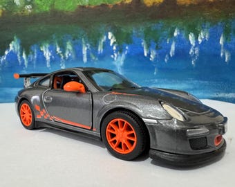 Model odlewany Kinsmart Porsche GT3 RS – spersonalizowana tabliczka z imieniem, prezent dla chłopców, dziewcząt, przyjaciół, rodziny, na specjalne okazje, z szarymi rękawami