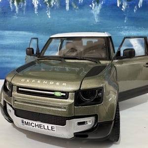 Land Rover Defender 110 1:24 Scale by Welly, Personalized Plates, 2-Door Licensed Model, Gift for Boy Girl Dad Mom Grandad Birthday Boxed