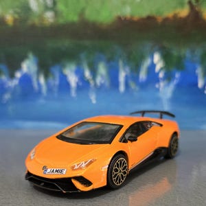 Lamborghini Huracan 1:43 modelauto – gepersonaliseerde borden | Cadeau voor jongen, meisje, vader, moeder, oom, opa | Verjaardag kerstcadeau in doos