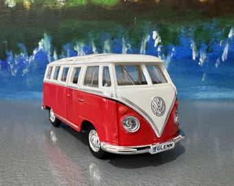 Coche de juguete VW Camper Samba Van Bus de 1962 con nombre personalizado, modelo a escala 1:40, regalo de cumpleaños o Navidad para niño, niña, papá o mamá. En caja.