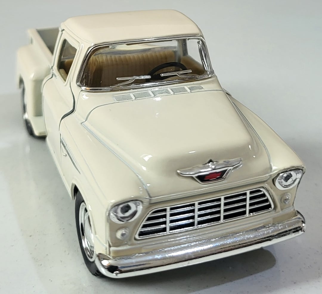 1955 Chevy Stepside Pickup 1:32 Diecast – Official Licensed Pull