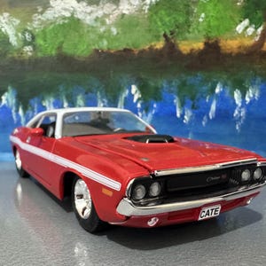 1:24 1970 Dodge Challenger RT Coupe Diecast Model Car Toy - Licensed Motor Max - Personalized Name Plate Muscle Car Gift for boys girls