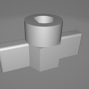 Op de afbeelding: Een lichtgrijs, 3D-geëngineerd object met een cilindrische bovenkant en een rechthoekige basis. De bovenkant heeft een gat in het midden. De basis heeft twee rechthoekige verlengingen aan weerszijden, waardoor een kruisvorm ontstaat.