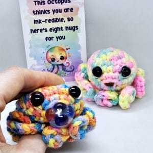 Bola antiestresse de polvo em crochê, companheiro para estresse, bola de apertar Fidget, animal de estimação que causa preocupação na escola, alívio da ansiedade, suporte emocional, chaveiro Fidget