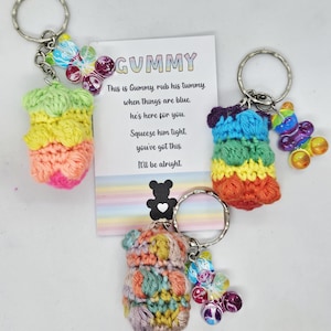 Porte-clés peluche ours gélatine arc-en-ciel au crochet personnalisé, breloque ours gélatine, porte-clés au crochet, soucis, carte câlin avec pochette, porte-clé agité, pour enfants
