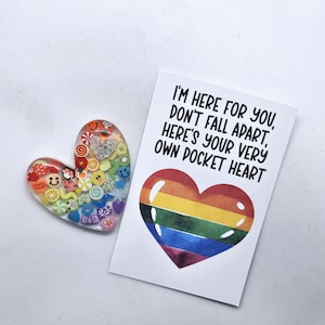 Coeur d'amour câlin arc-en-ciel, cadeau bibelot, cadeau motivant, mini-souvenir mignon fait main en résine, carte-cadeau d'encouragement, cadeau de la Saint-Valentin