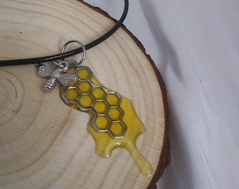 Honey Drip Pendant Necklace, Honeycomb Resin Art, Hypoallergenic Bee Jewelry, Valentine's Day Gift For Women, Gift For Bee Lover