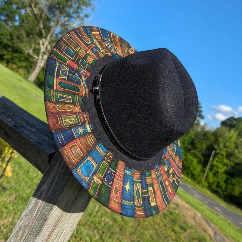 Book Hat, Hand Painted Fedora, Dark Academia Gifts, Birthday Gift For Reader And Writer, Bookish Birthday Gift Book lover, Gift For Bookworm afbeelding 1