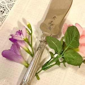 Exquisite ANTIQUE FRENCH SILVER Stamp Minerva Acanthus Handle Wedding Anniversary Gateau Cake Pastry Server Slice Easter Artist E Puiforcat