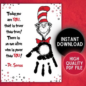 Peut inclure: Impression blanche avec une empreinte de main noire, une illustration du Chat chapeauté et une citation de Dr. Seuss : "Today you are YOU, that is truer than true!". Comprend le texte "Instant Download" et "High Quality PDF File".
