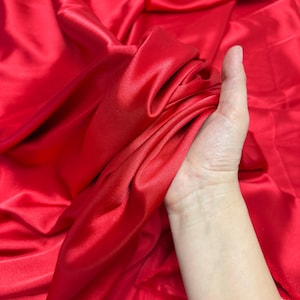 Roter Satin Stretch Charmuse, Seide Charmuse Stoff, Stretch Satin Stoff, Roter Luxus Seidensatin Charmuse, geringes Gewicht Verkauft lose Lagerware 58