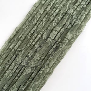 Tecido de renda elástica floral cor sálvia, estilo vintage, com elasticidade em 4 direções, transparente e macio, ideal para vestidos, trajes de gala, lingerie, sobreposições e noivas. imagem 5