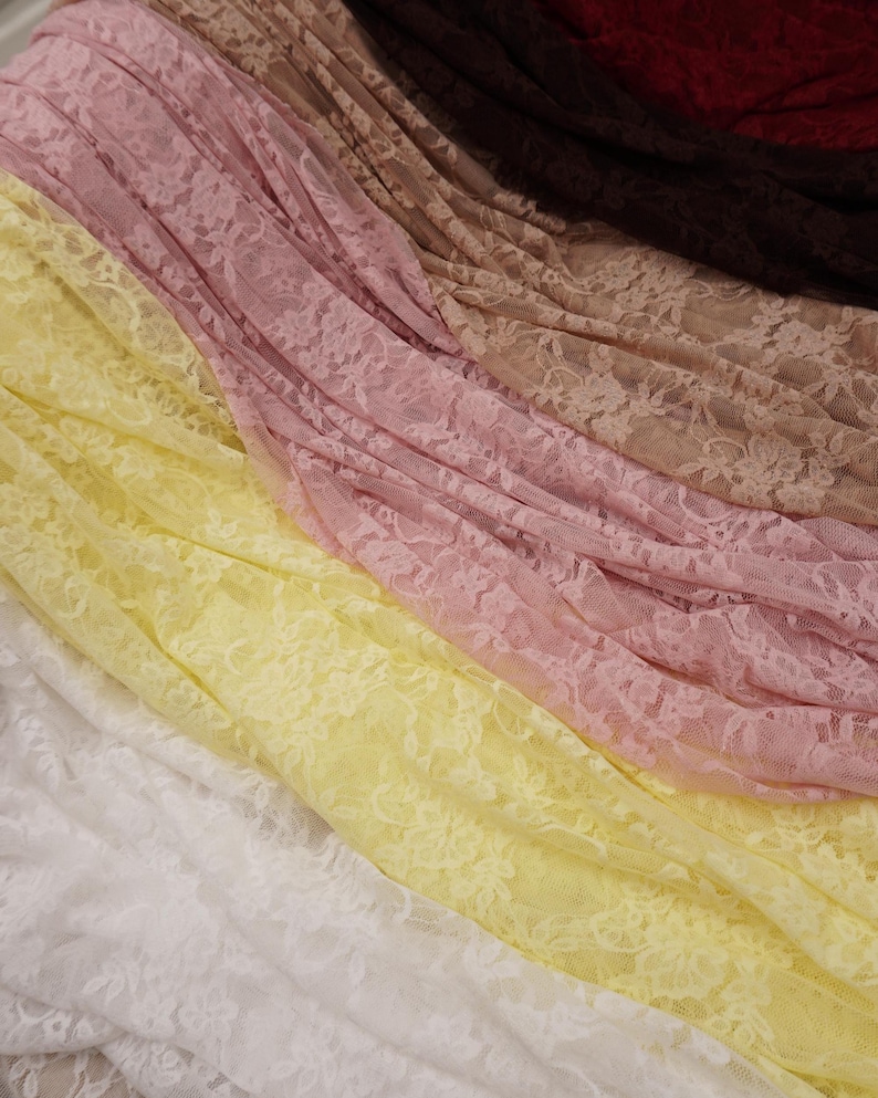 Tecido de renda elástica floral cor sálvia, estilo vintage, com elasticidade em 4 direções, transparente e macio, ideal para vestidos, trajes de gala, lingerie, sobreposições e noivas. imagem 9