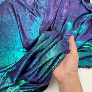 Skimrande galaxfolietyg i metervara, blågrönt och lila metalliskt hologram för kimonos, barnklänningar, kostymer, hantverk 115gsm