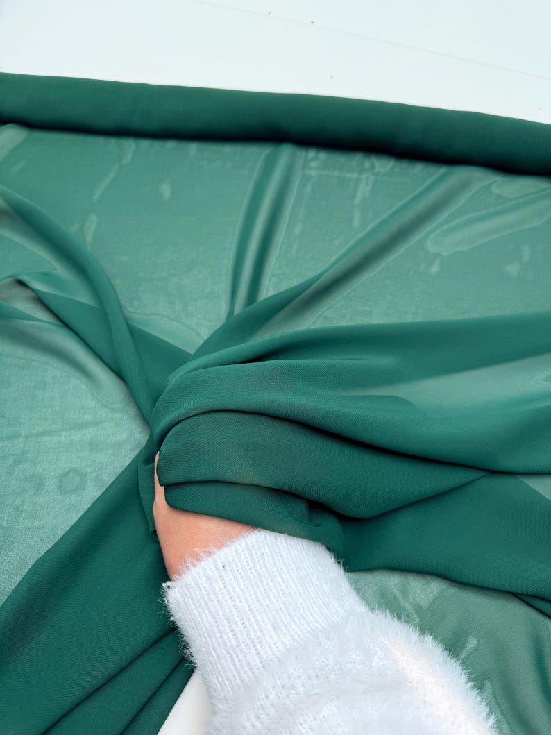 Grönt chiffongtyg på metervara Hunter Green Prisvärda tyger Brudchiffong Transparent Lätt Grönt chiffongtyg för klänningsslöjor Rosetter bild 4