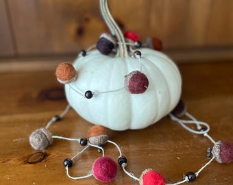 Felted Wool Acorn Garland: Rustic Autumn Decor