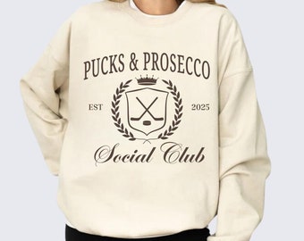 Sudadera con cuello redondo Pucks and Prosecco Social Club, suéter para mamás de hockey, suéter para la temporada de hockey, atuendo para esposas de hockey, regalo para ella