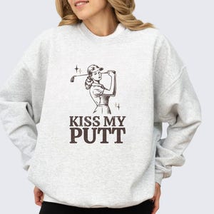 Kiss My Putt Retro Crewneck Sweatshirt, damski sweter golfowy, odzież golfowa w stylu vintage grunge, golfowy top graficzny, zabawne prezenty golfowe