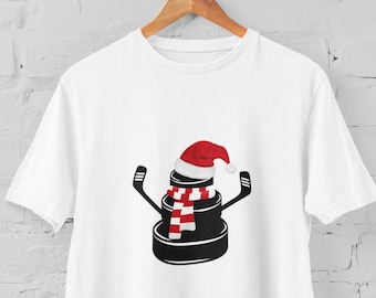 T-shirt hockeypuck sneeuwpop, kersthockeyshirt, kerstt-shirt, vakantiehockey ronde hals, feestelijk hockeyshirt, hockeycadeaus