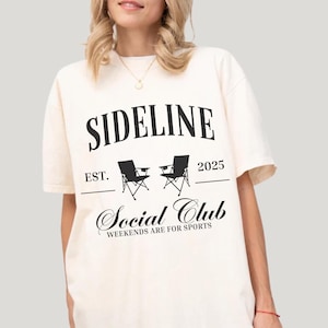 Benutzerdefinierte Sideline Social Club Comfort Farben T-Shirt für Sportmütter, personalisierte Spieltag Ausrüstung, einzigartige Mutter Geschenkidee, benutzerdefinierte Team Name Shirt