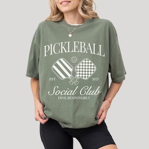 Pickleball Social Club Custom Pickleball-shirt voor vrouwen, Pickleball-T-shirt Comfort kleuren, vrijgezellenfeest, Pickleball-cadeaus