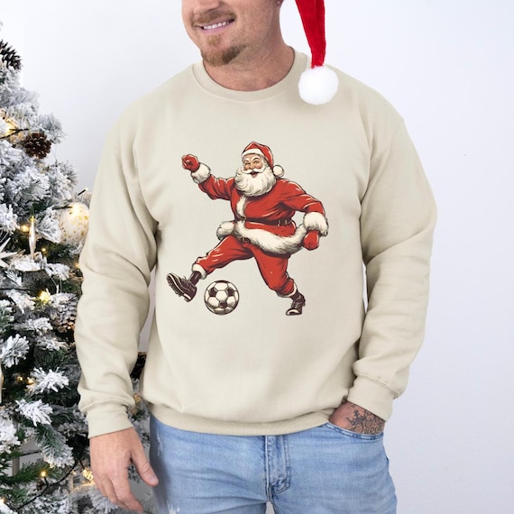 Maglione Natalizio Verde Con Babbo Natale Che Gioca A Calcio – Maglioni Natalizi - Foto 3