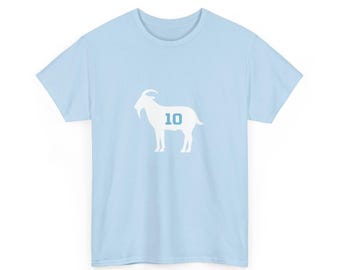 【レア】アルゼンチン代表リオネル・メッシ「GOAT 」Tシャツ () アルゼンチンサッカーカラーの GOAT リオネル・メッシ シャツ。史上